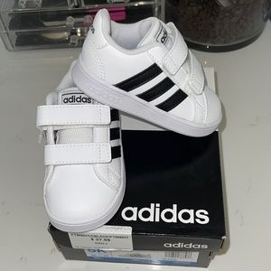 Brand new Adidas grand court I
